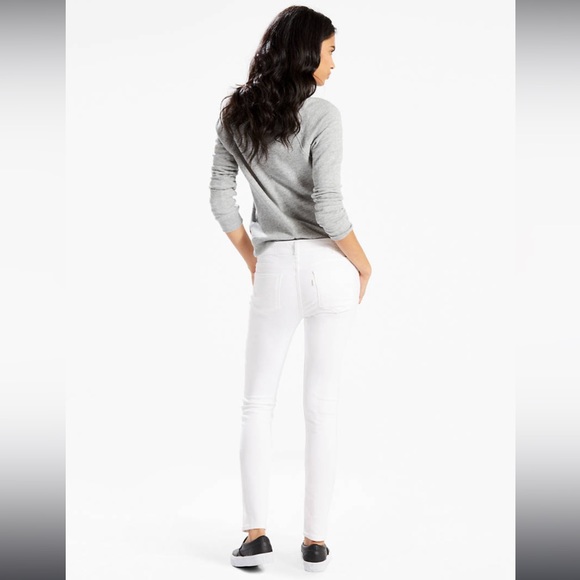 White Skinny Levi 711’s - Picture 2 of 10
